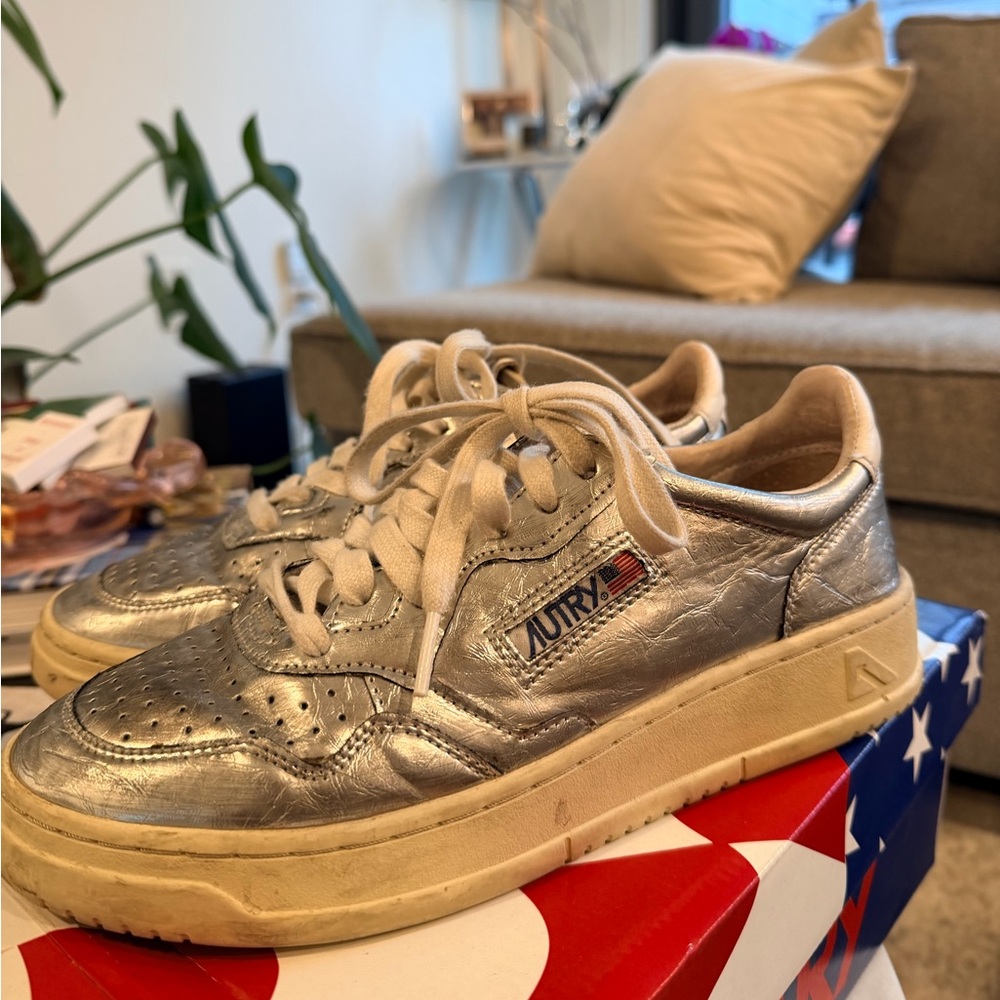 Autry Women's Medalist Low Top Sneakers - Silver
